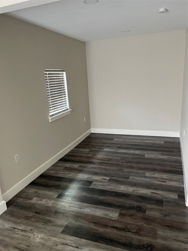 8714 Spaulding St, Houston, TX 77016 - photo 7