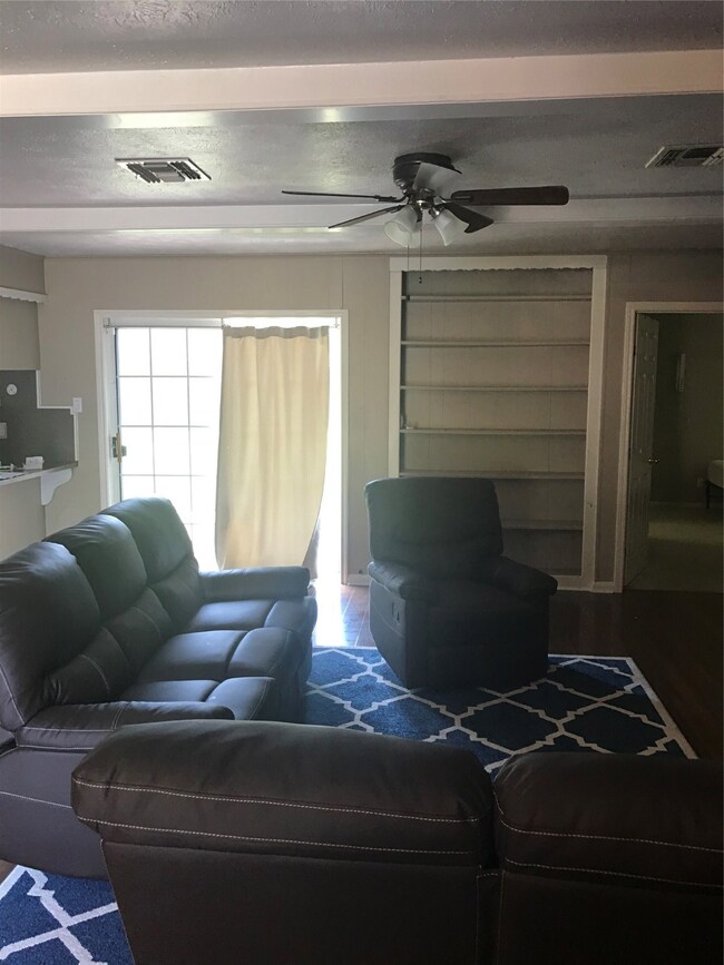 8902 Landwood Dr, Houston, TX 77040 - photo 5