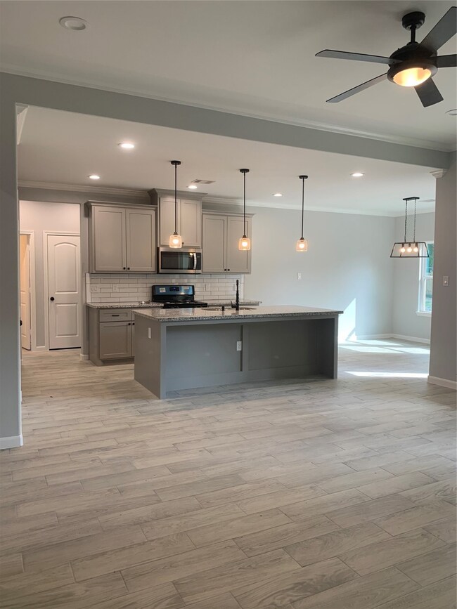 2610 Carmel St, Houston, TX 77091 - photo 7