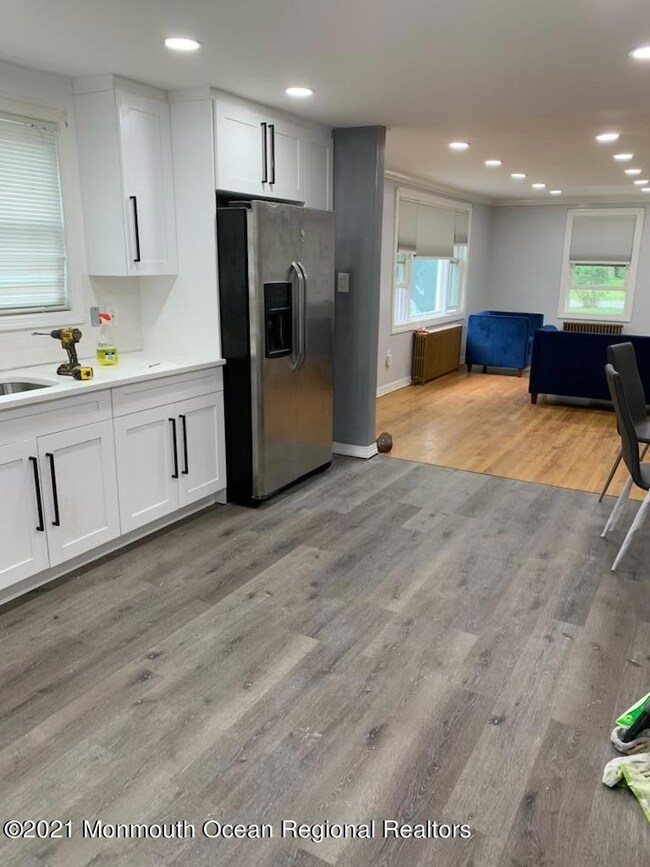 295 Roosevelt Ave unit WINTER, Oakhurst, NJ 07755 - photo 3