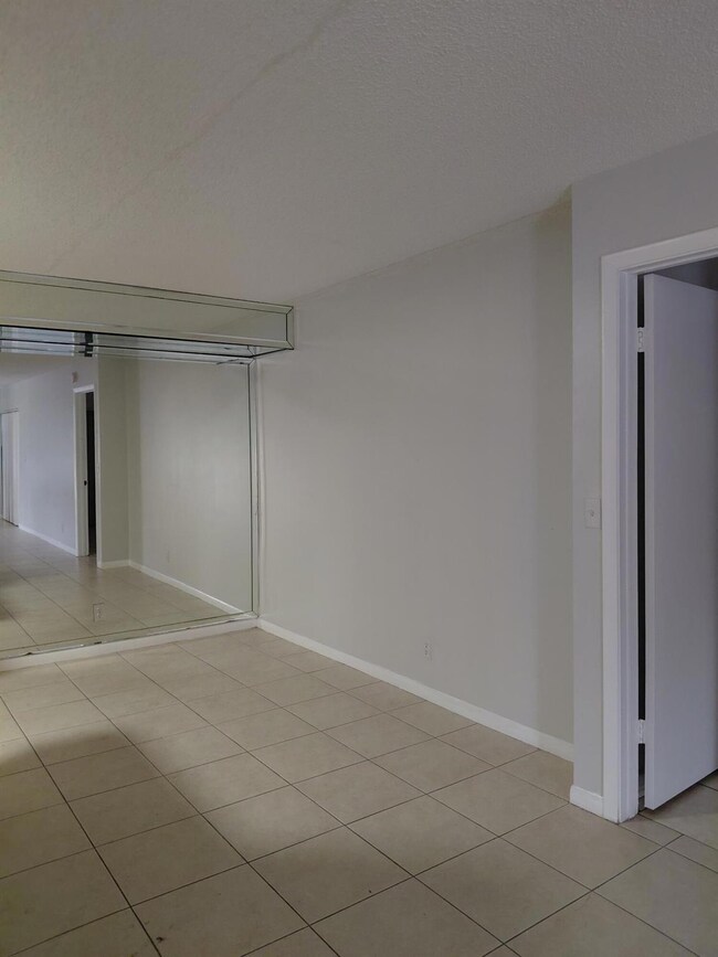 4225 S 57th Ave unit B, Greenacres, FL 33463 - photo 4