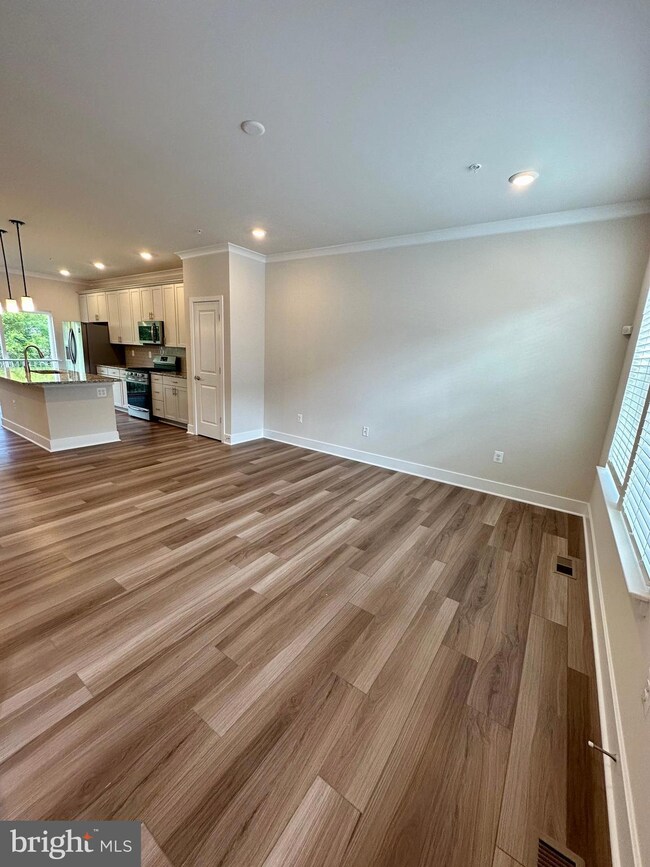 2318 Woodlands Rd, Woodlawn, MD 21244 - photo 3