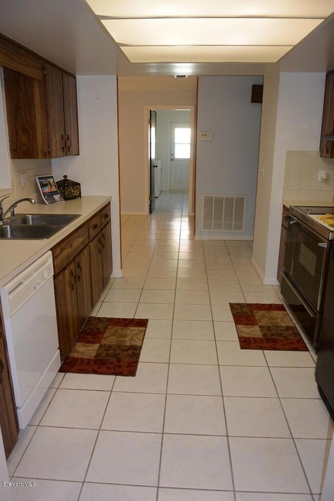 Large, Open Kitchen!