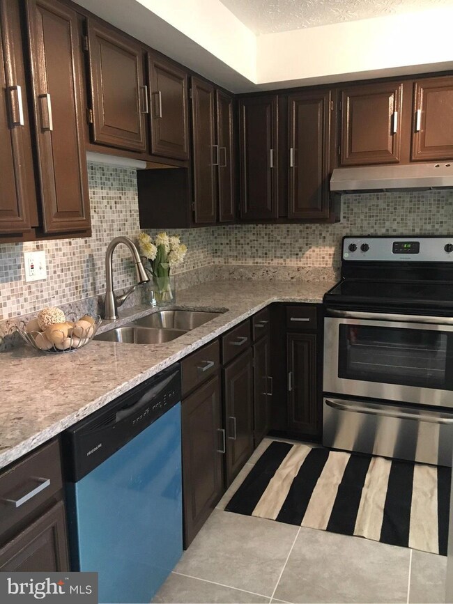 3813 Evans Trail Ct, Beltsville, MD 20705 - photo 2