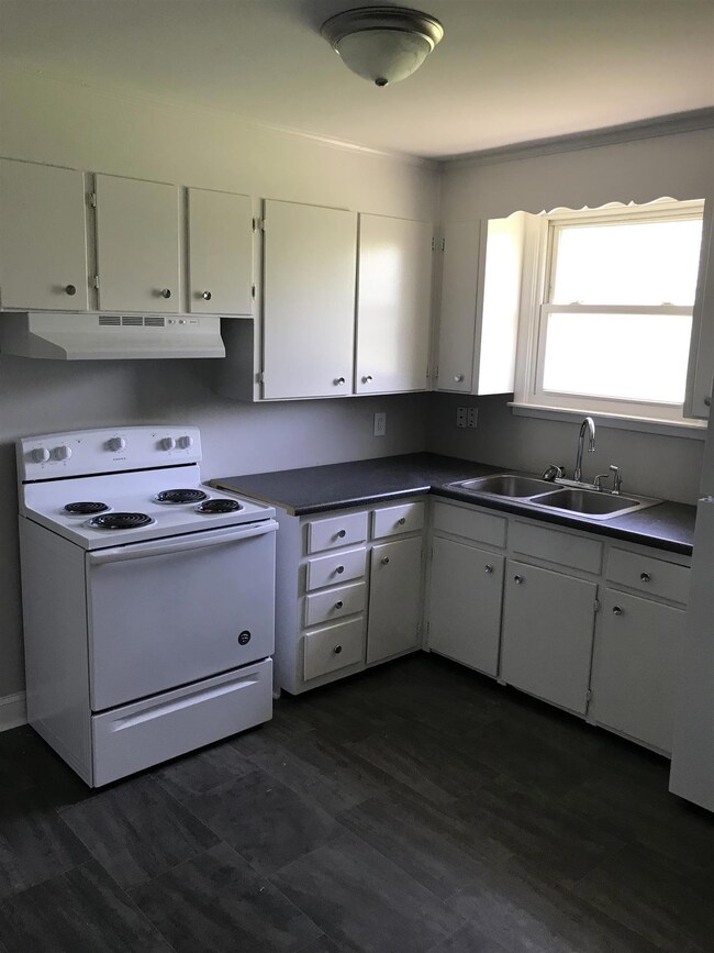 713 B Kent Dr, Lebanon, TN 37087 - photo 2