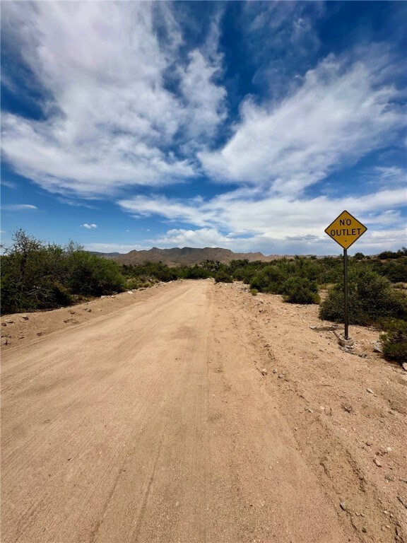 Homestead Dr (not a drive thru road)