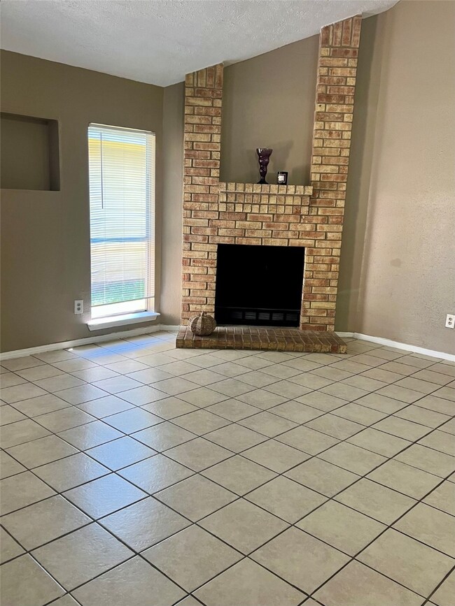 4912 Redbud Dr, Rosenberg, TX 77471 - photo 3