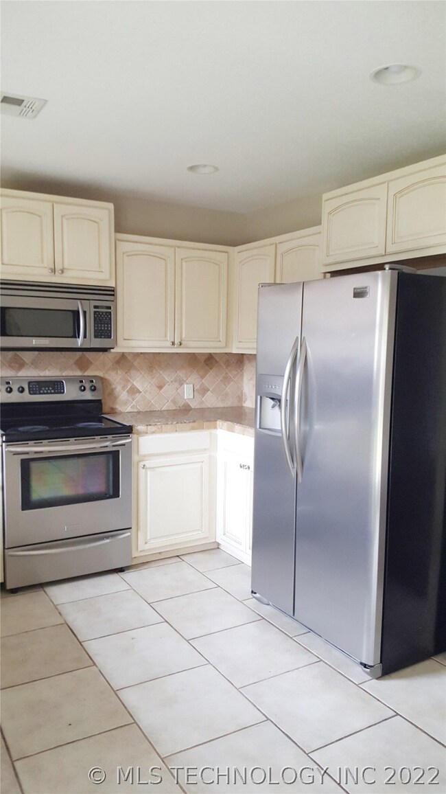 807 E Creek Ave, McAlester, OK 74501 - photo 5