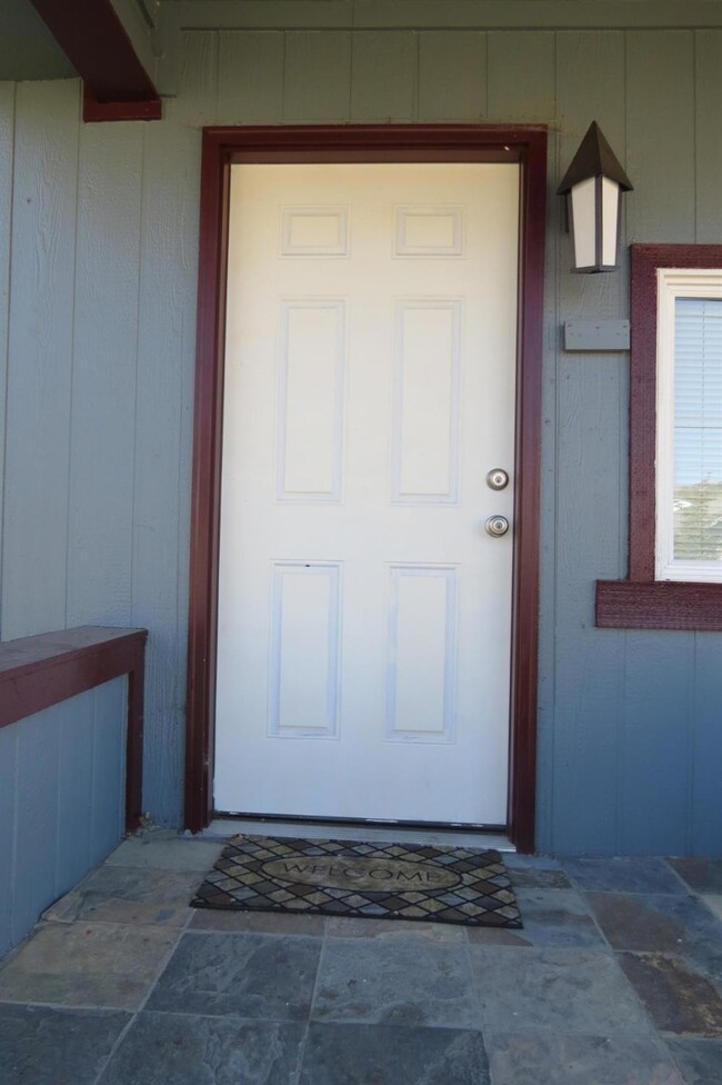 208 E Main St, Klamath Falls, OR 97601 - photo 3