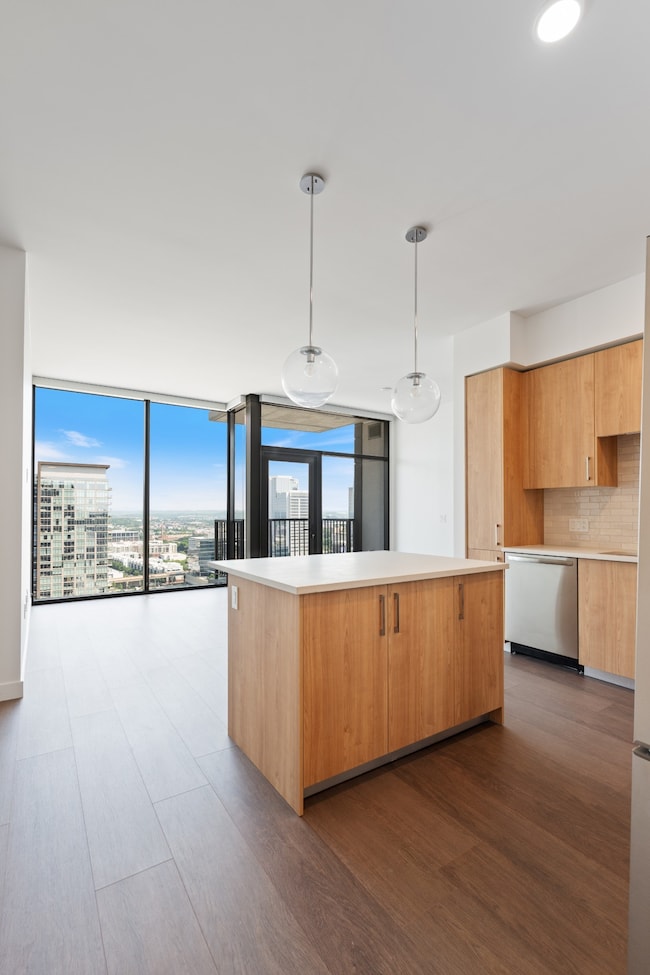 Pullman at Gulch Union unit 909, Nashville, TN 37203 - photo 4