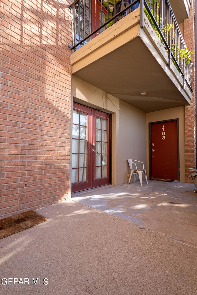 4433 N Stanton E 103-4