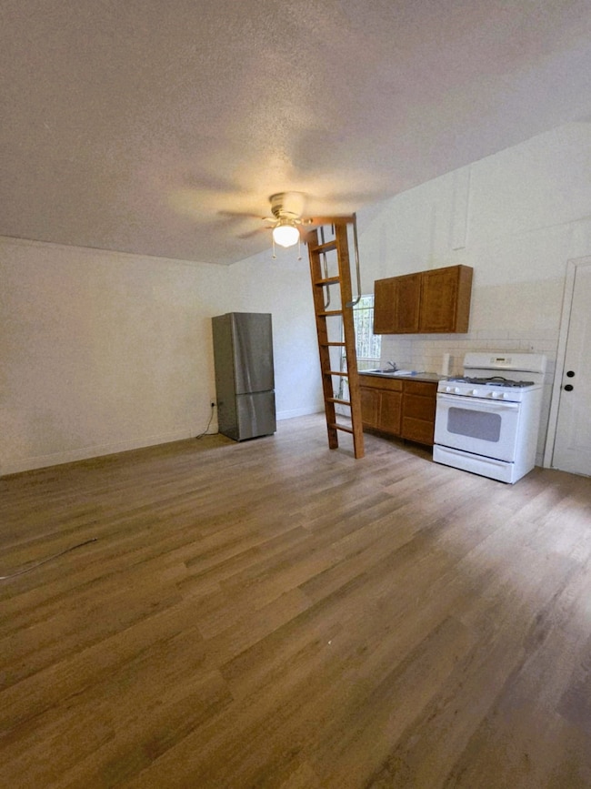 6109 Saxon Dr unit c, Houston, TX 77092 - photo 6