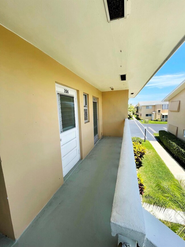2111 NE 1st Ct unit 204, Boynton Beach, FL 33435 - photo 3