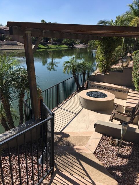 Gas fire pit