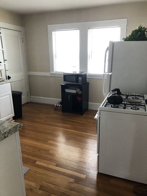 258 Robbins St unit A, Waltham, MA 02453 - photo 3