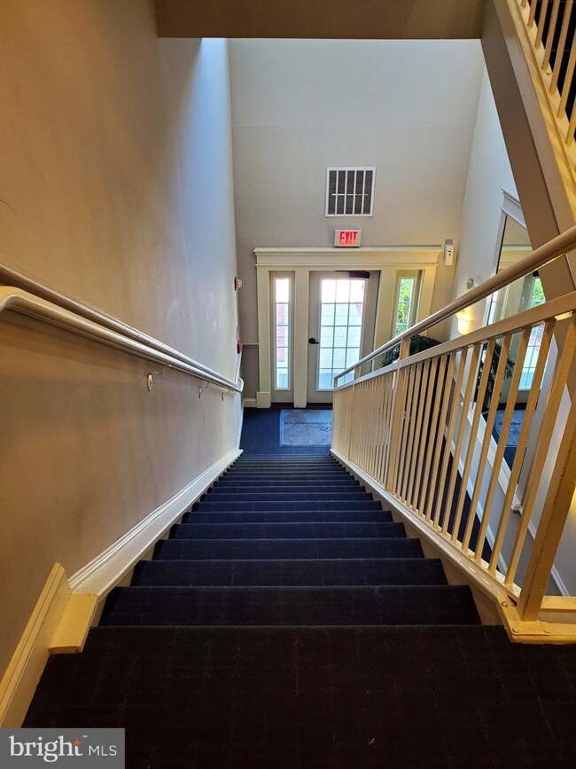 11314 Westbrook Mill Ln unit 201, Fairfax, VA 22030 - photo 2