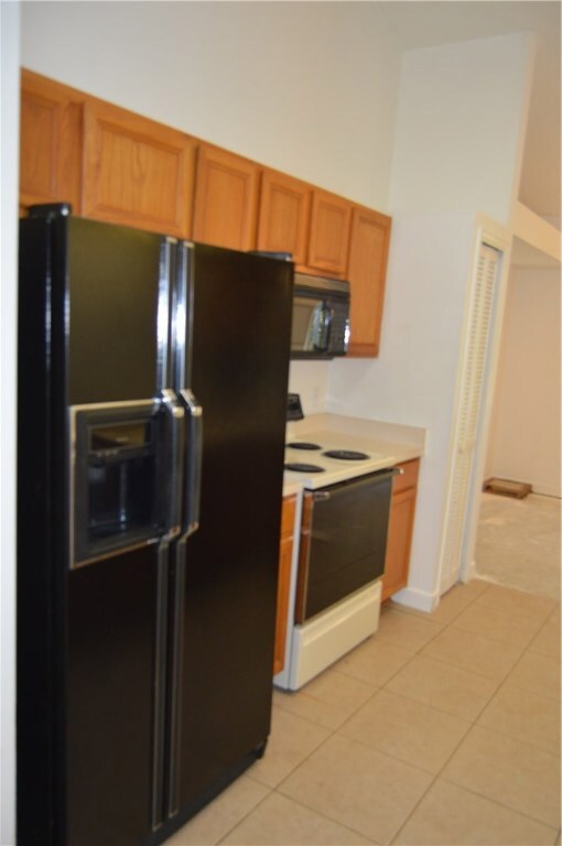 NICE GALLEY KITCHEN WITH OAK CABINETS