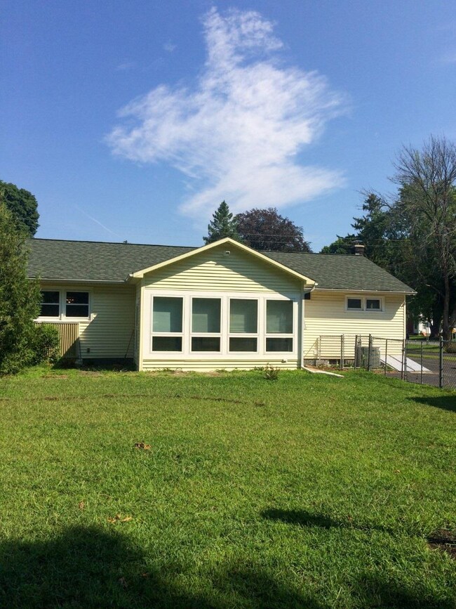 44 Benedict St, Castleton On Hudson, NY 12033 - photo 2