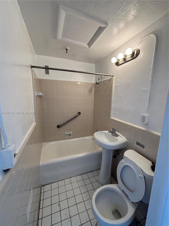 220 23rd St unit 406, Miami Beach, FL 33139 - photo 5