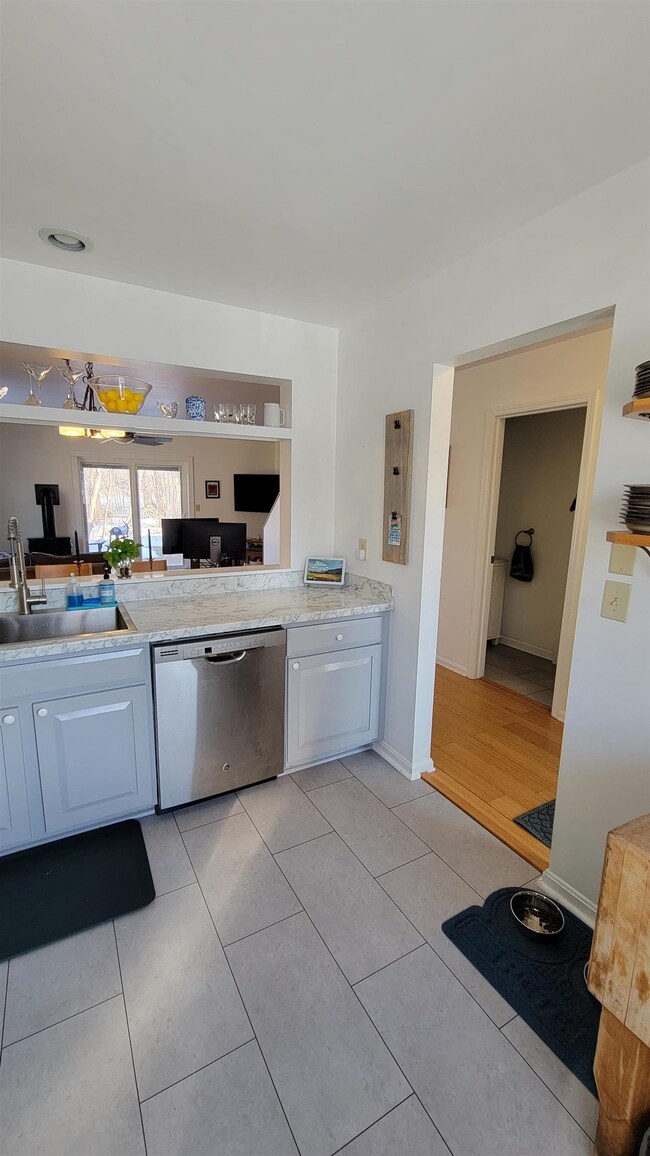 47 Overlook Dr, South Burlington, VT 05403 - photo 5