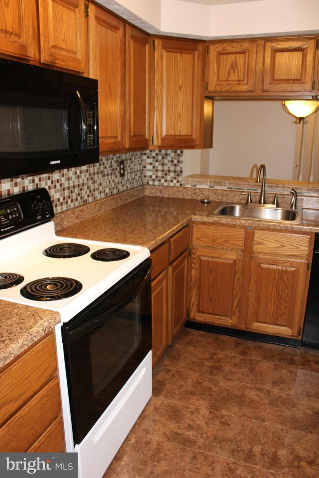 813 Stratford Way unit C, Frederick, MD 21701 - photo 2