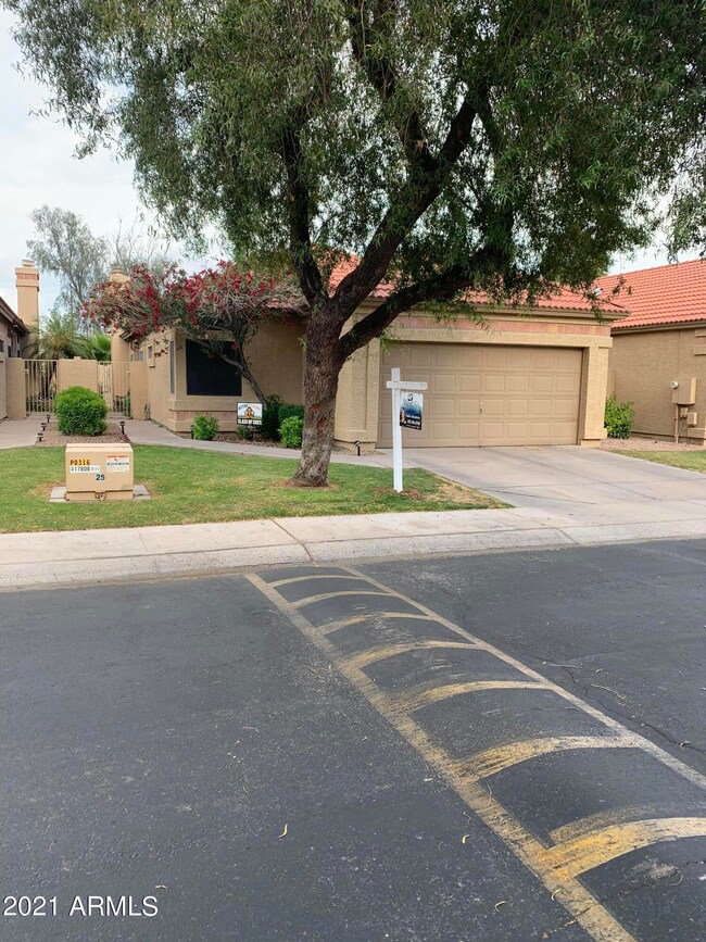 877 N Kenneth Place, Chandler, AZ 85226 - photo 2