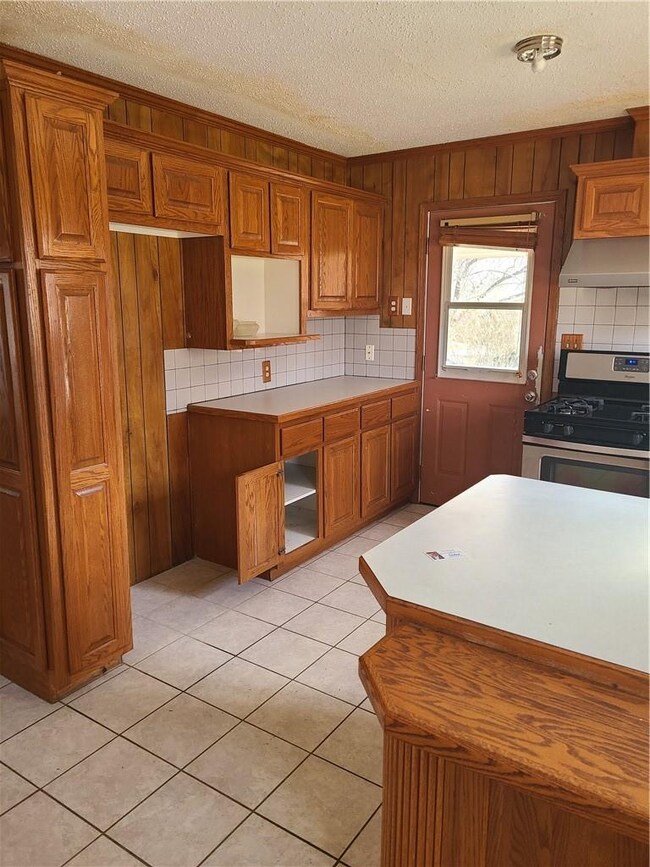 208 Kennan St, Prairie Grove, AR 72753 - photo 2