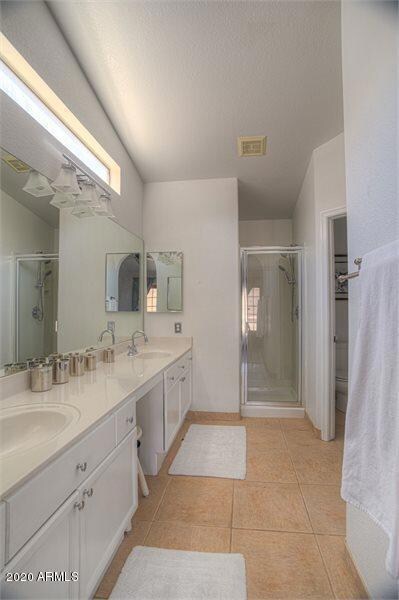 Master bathroom 1 Jasmine St.