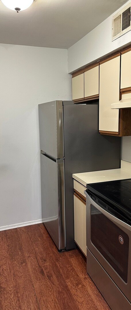 unlisted-address, Willowbrook, IL 60527 - photo 4