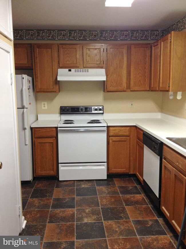 16302 Taconic Cir unit 100C, Dumfries, VA 22025 - photo 6