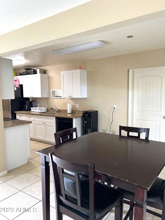 555 E Franklin Ave, Mesa, AZ 85204 - photo 3