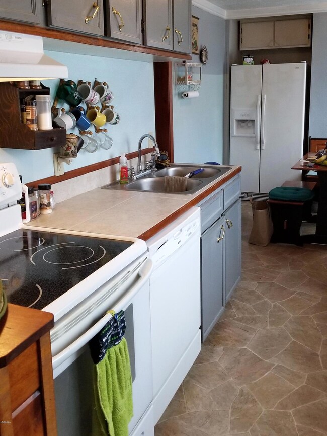 224 SE Surf Ave, Lincoln City, OR 97367 - photo 2