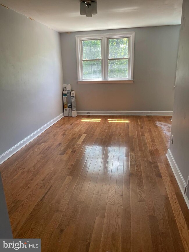 27 E Lynbrook Rd, Darby, PA 19023 - photo 4