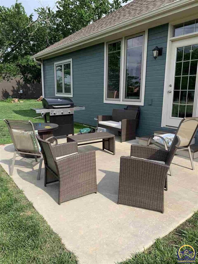 3534 SW 41st St, Topeka, KS 66610 - photo 4