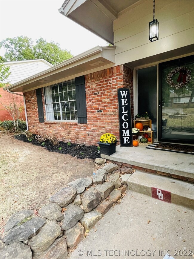3042 W 56th St, Tulsa, OK 74107 - photo 2