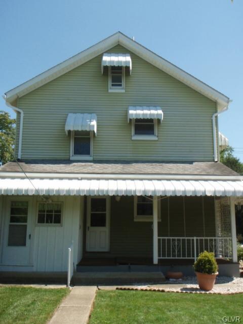 Entrances to each unit from rear.