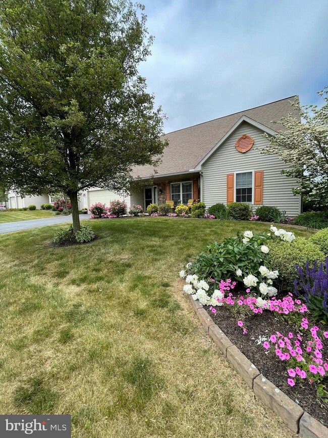 146 N Cacoosing Dr, Reading, PA 19608 - photo 2