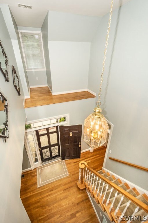 Light filled 2-story foyer with display ledge for