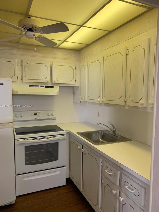 134 Windsor Dr unit G, West Palm Beach, FL 33417 - photo 7