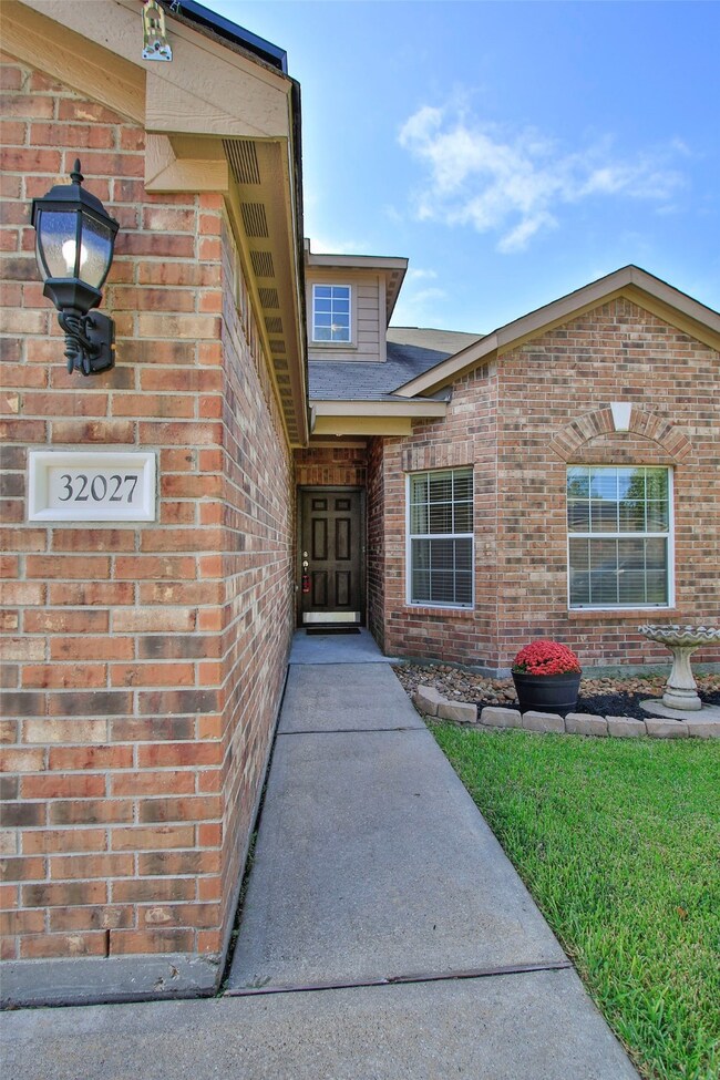 32027 Sara Ln, Pinehurst, TX 77362 - photo 4