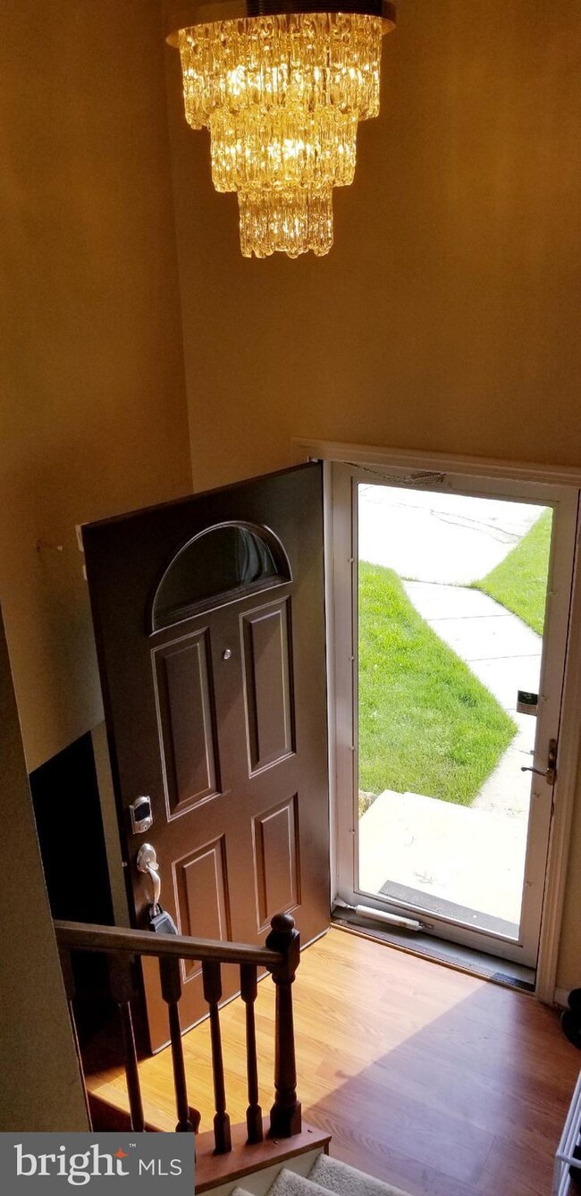 10 Horse Chestnut Ct, Essex, MD 21221 - photo 4