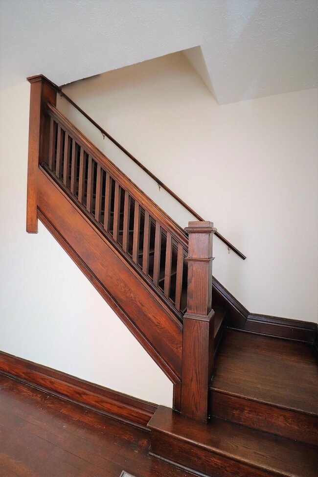 Craftsman style staircase railing