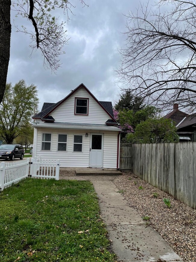 708 W Summit Ave, Shenandoah, IA 51601 - photo 4