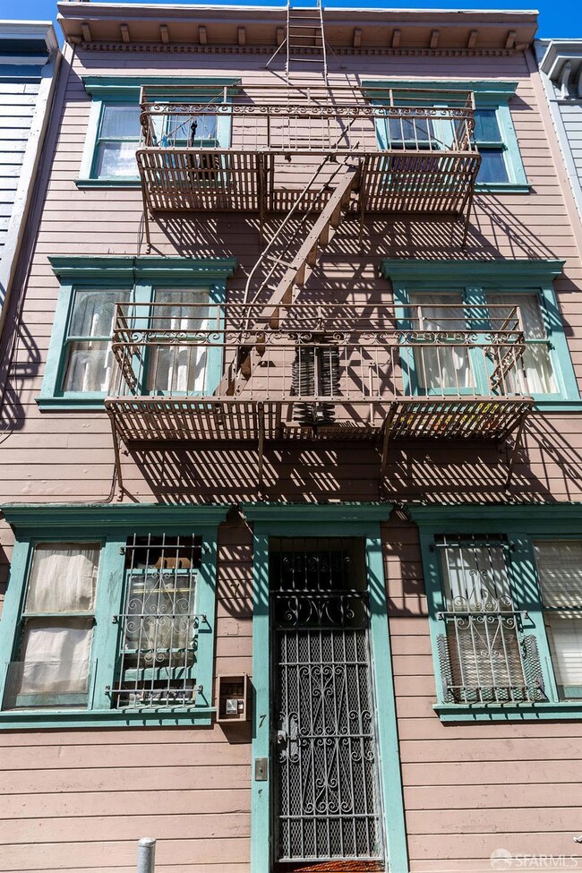 7 Varennes St, San Francisco, CA 94133 - photo 2