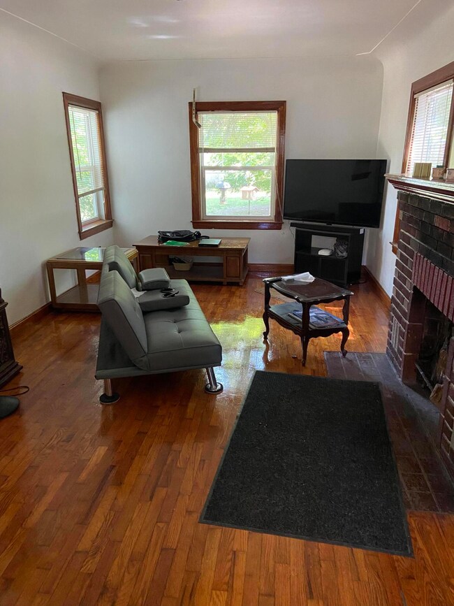 1074 e hile living room