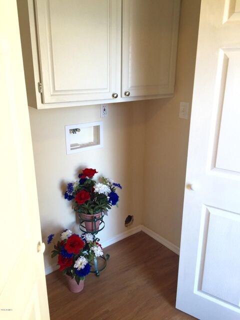 Laundry Hook-ups / Upper Cabs