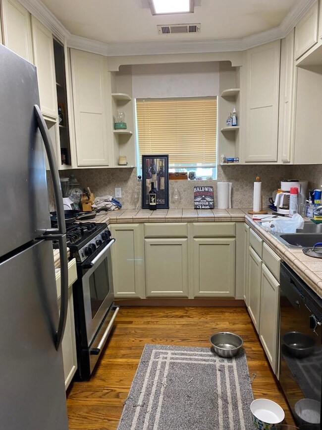 905 Clarice St, Grand Prairie, TX 75051 - photo 7