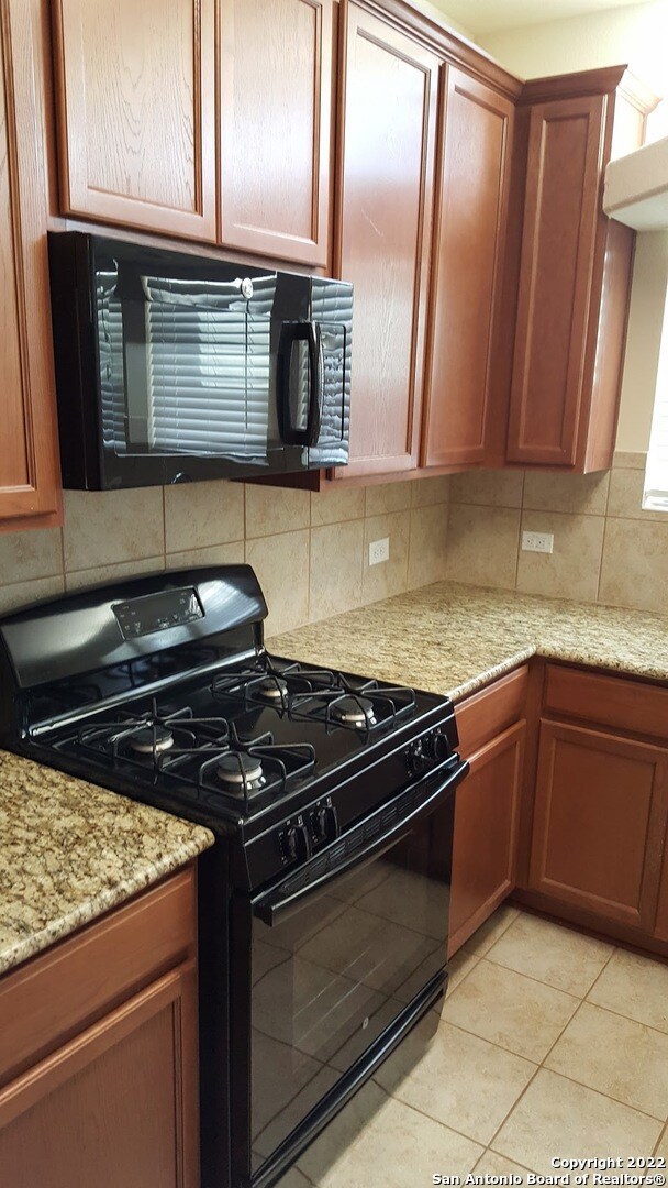 320 Perry St unit Main House, San Marcos, TX 78666 - photo 5