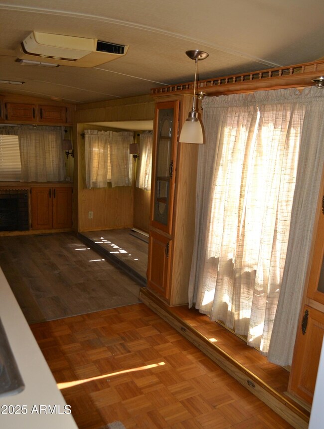 Livingroom :Kitchen