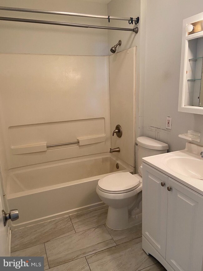 542 Griscom Dr, Woodbury, NJ 08096 - photo 3